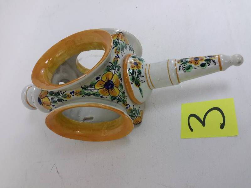 lot 3 image: Porcelain Light fixture..no electrical installed