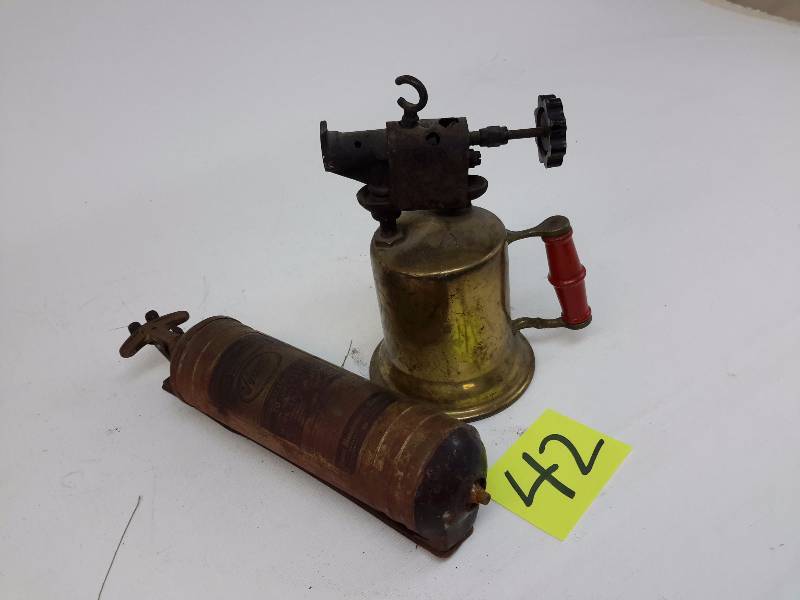 lot 42 image: Vintage Brass torch and Fire Extinguisher
