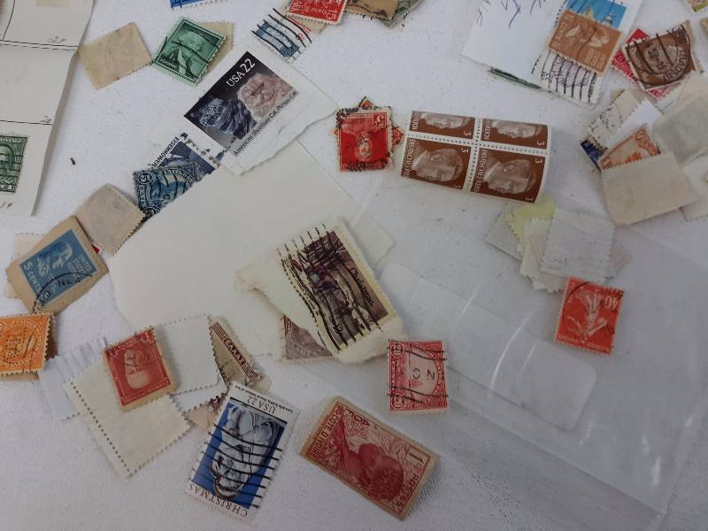 lot 18 image: Large lot of collectible stamps.. Look at the closeups