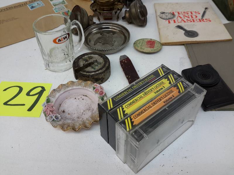 lot 29 image: Misc. Vintage Items as pictured