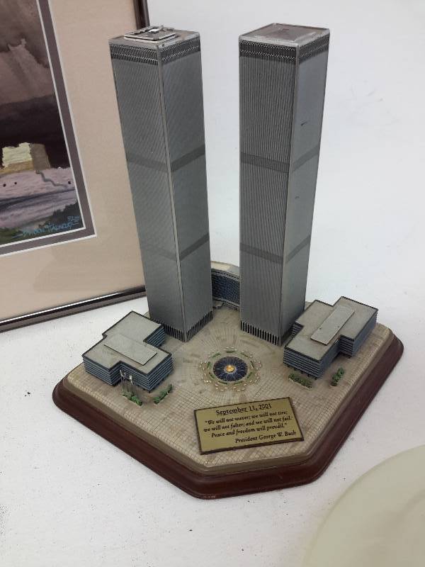 lot 30 image: World trade Center Model, Marble book ends Other collectible items