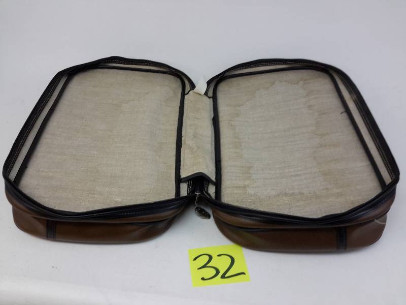 lot 32 image: NIFTY NAUGAHYDE SUIT Case.. No maker listed.