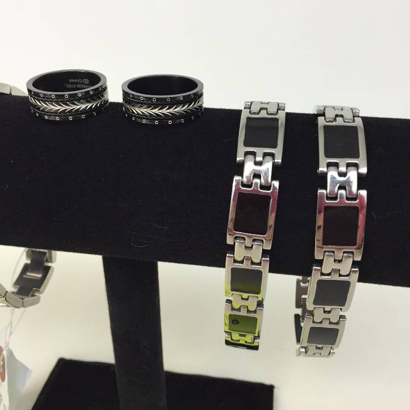 lot 100 image: Mens Bracelets and Rings.. Very nice