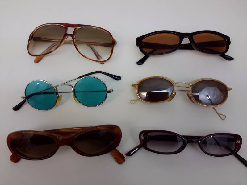 lot 102 image: 6 Pair of Vintage Sunglasses
