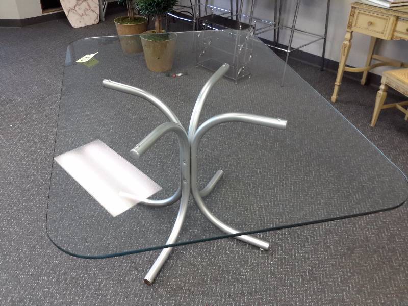 lot 118 image: Heavy Glass Table with Tubular Metal legs.. 42 in x 60 in