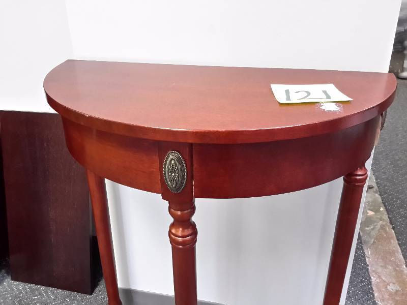 lot 121 image: 12 moon side table.. Bombay Company