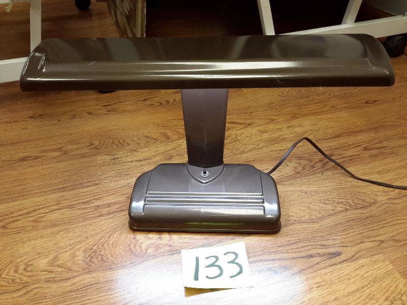 lot 133 image: Vintage Industrial Desk Lamp.. Fluorescent.. EXCELLENT shape.. Works