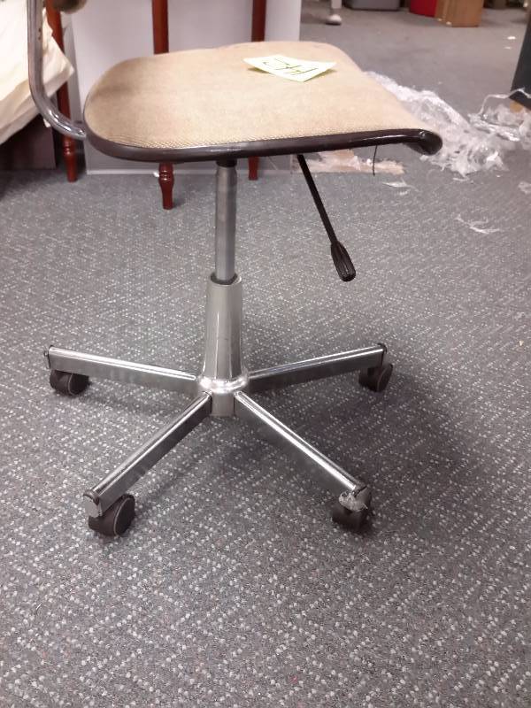 lot 142A image: Vintage Office Chair with Propeller type base