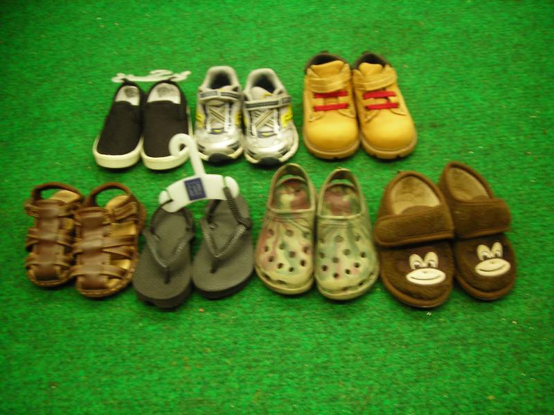 lot 4 image: 7-Pair Shoes, Sandals, Slippers, Sneakers (size 4)