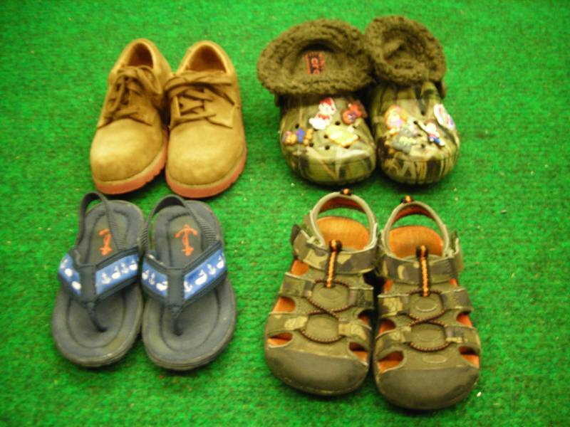 lot 9 image: 4-Pair Shoes, Sperry Bucks, Crocs, Sandals (size 6)