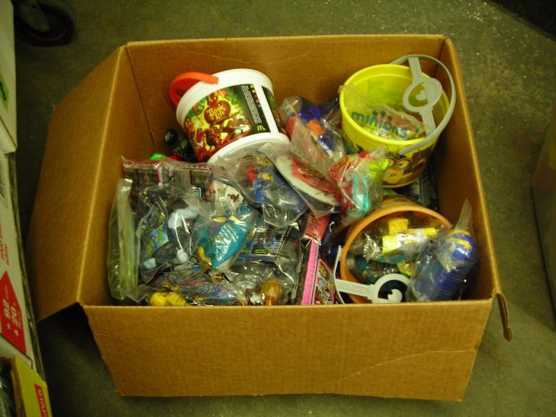 lot 49 image: Large Lot Of McDonalds, Burger King & Other Toys