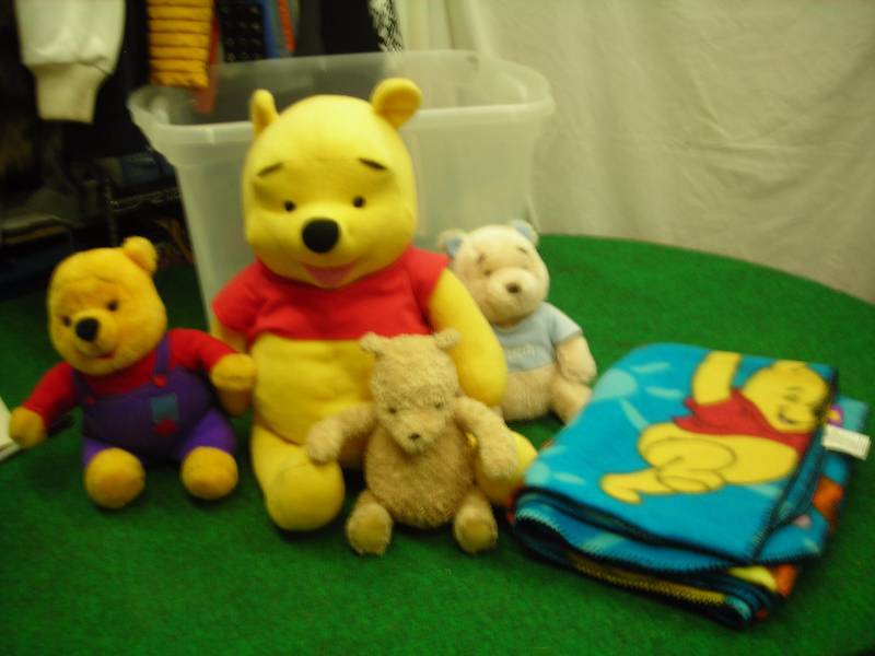 lot 65 image: Tote Of Pooh Bears & Fleece Pooh Blanket