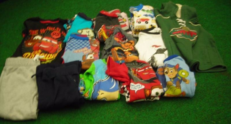 lot 77 image: Size 4t Clothes & Pajama Sets