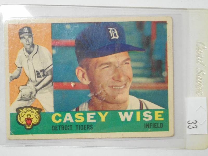 lot 33 image: 1960 Topps Vintage Baseball Card, C...