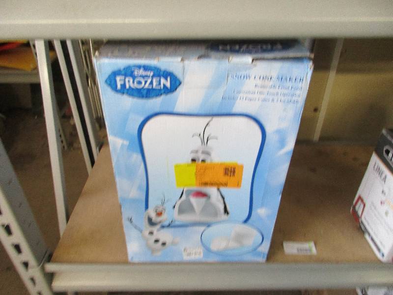 Snow cone machine