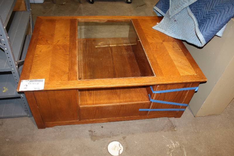 lot 2 image: Coffee Table