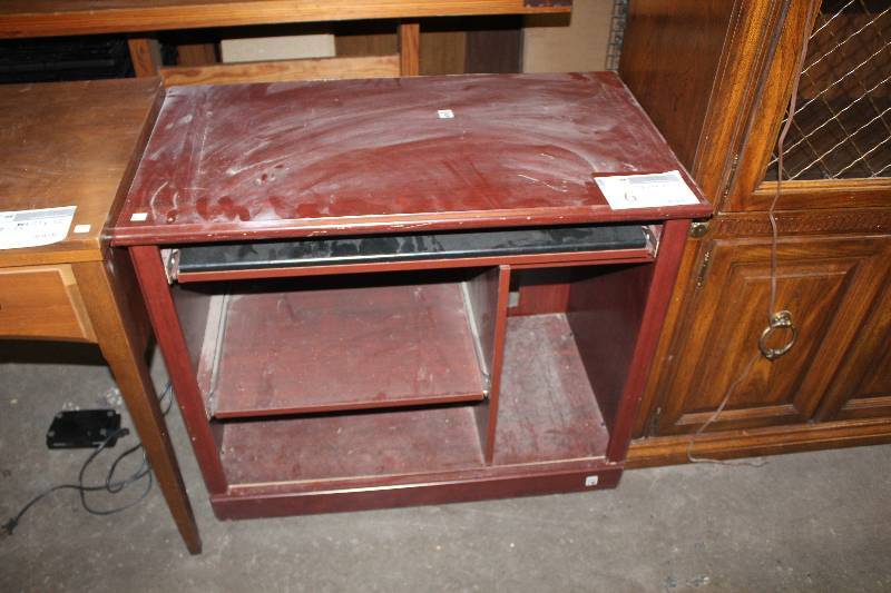 lot 6 image: Wood Computer Desk