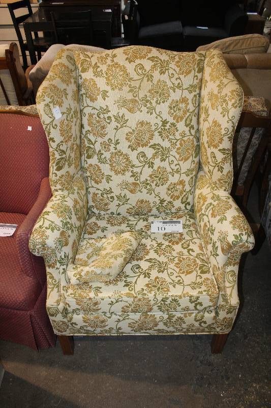 lot 10 image: Living Room Chair