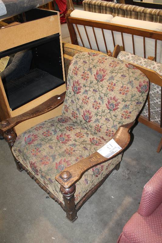 lot 13 image: Living Room Chair
