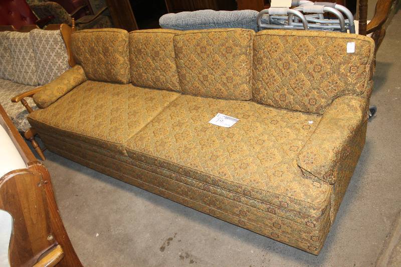 lot 19 image: Couch
