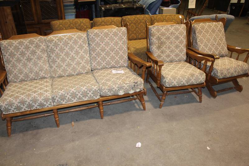 lot 20 image: Sofa, 2-Chairs