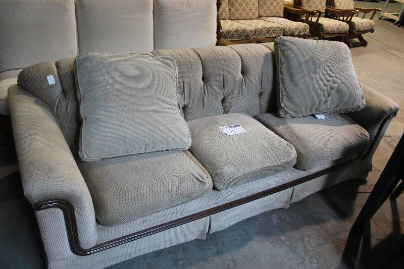 lot 21 image: Sofa