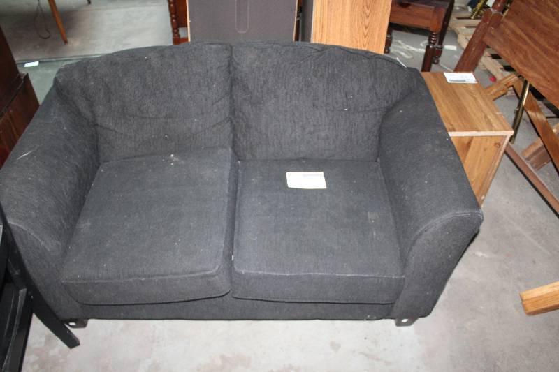 lot 25 image: Love Seat