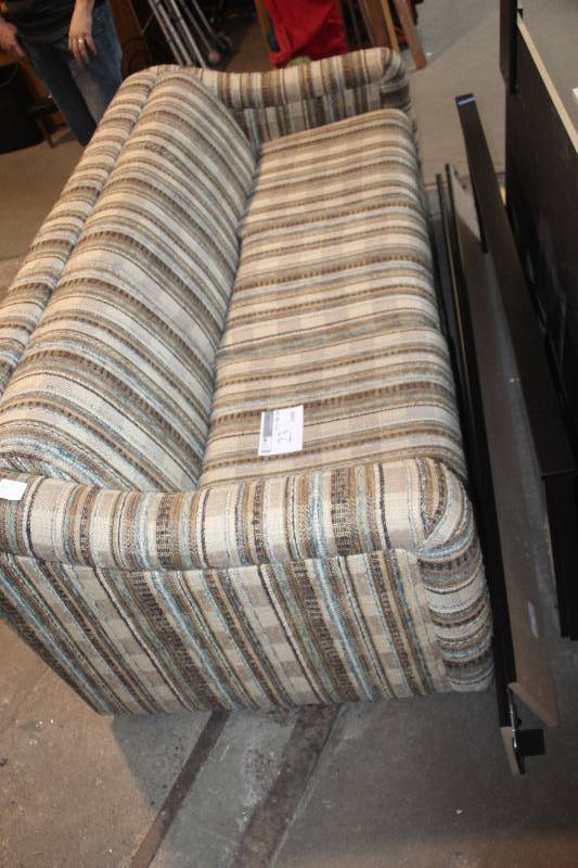 lot 23 image: Sofa