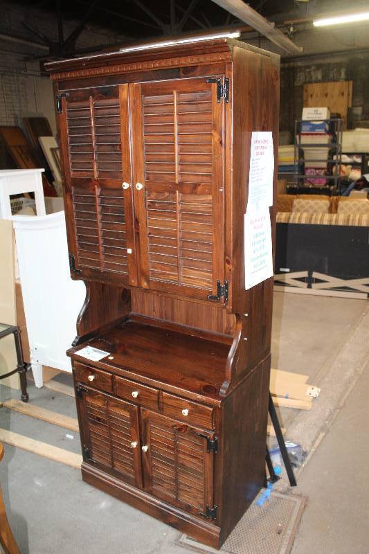 lot 28 image: Custom Wood Multi-Drawer Dresser