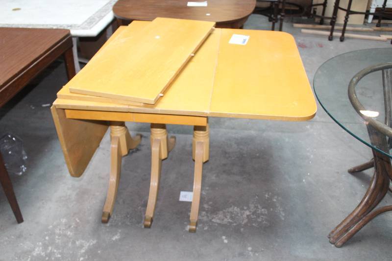 lot 36 image: Wood Table with 2 Leafs