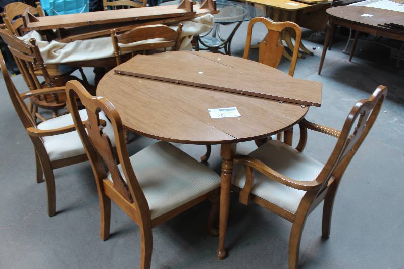 lot 38 image: Table, 4-Chairs