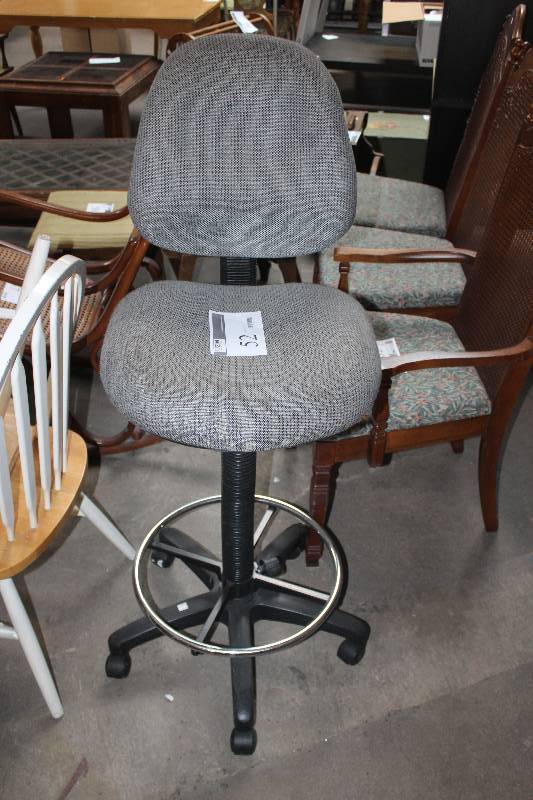 lot 52 image: Desk Chair