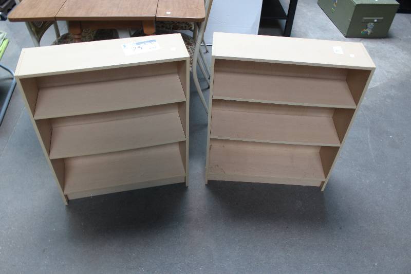 lot 75 image: Lot of (2) 3-Shelf Bookcase