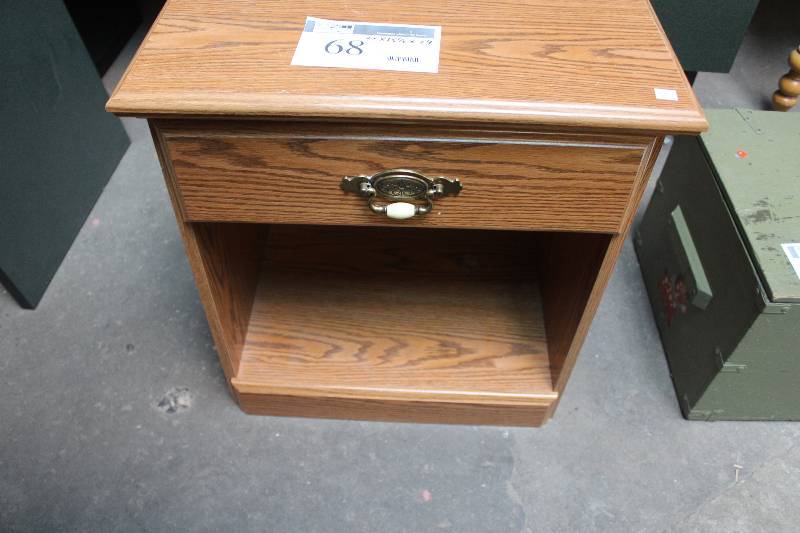 lot 68 image: 1-Drawer End Table
