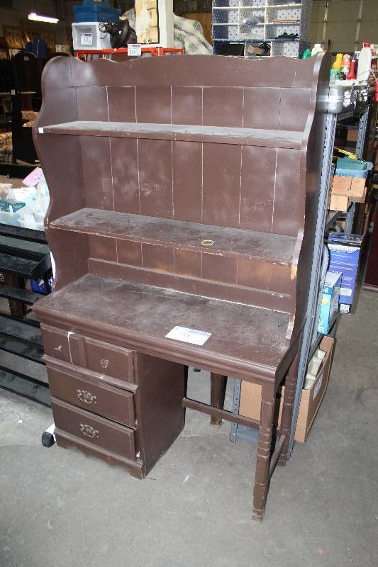 lot 79 image: Wood Desk