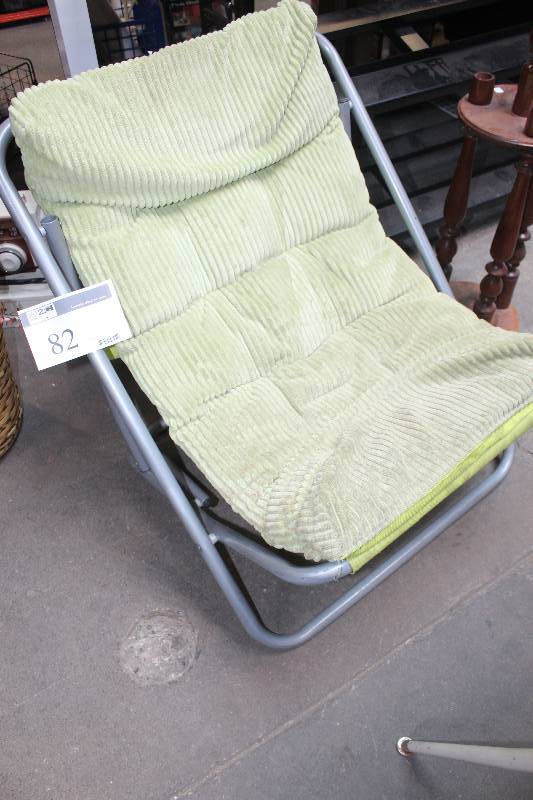 lot 82 image: Lounger