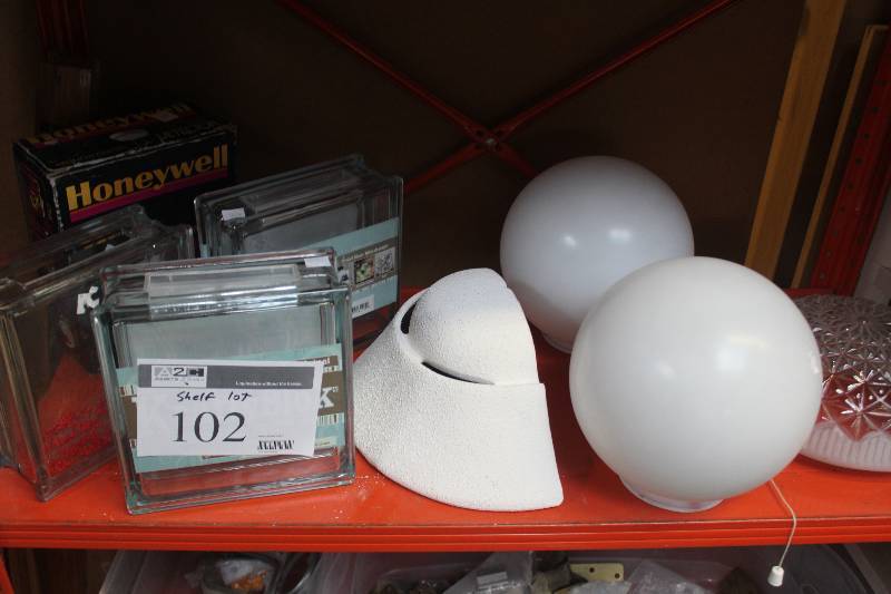 lot 102 image: Shelf Lot of Lighting
