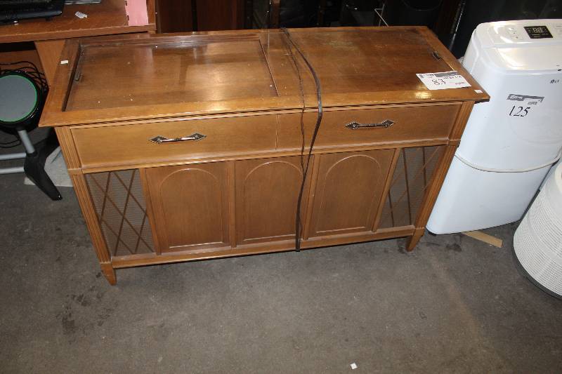 lot 83 image: Magnavox Stereophonic High Fidelity Stereo Turntable Cabinet