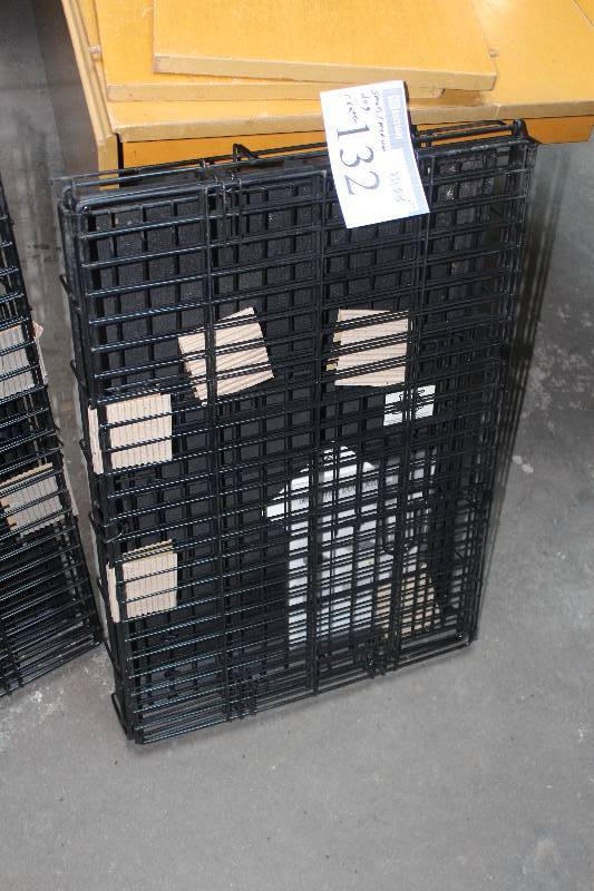 lot 132 image: SmallMedium Dog Crate