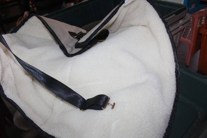 lot 140 image: Dog Bed