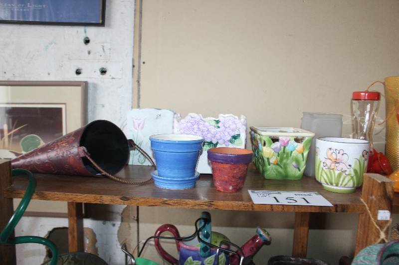 lot 151 image: Shelf Lot of Decorations
