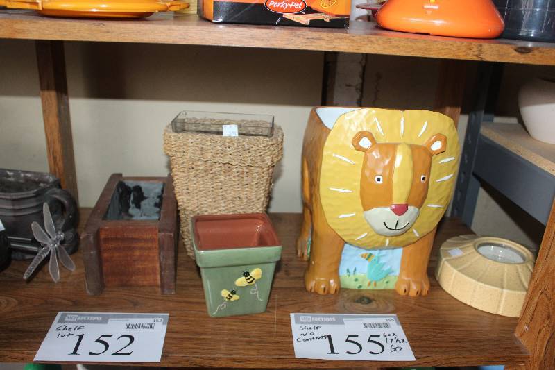 lot 152 image: Shelf Lot of Decorations