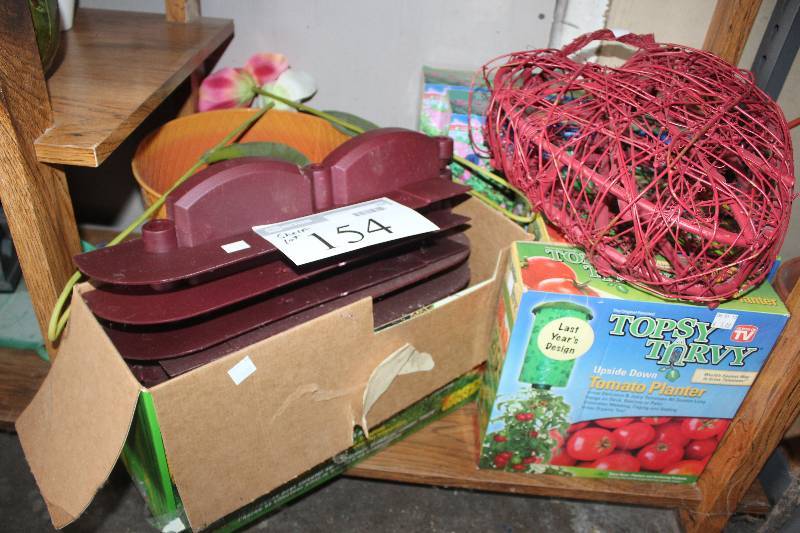 lot 154 image: Shelf Lot of Decorations