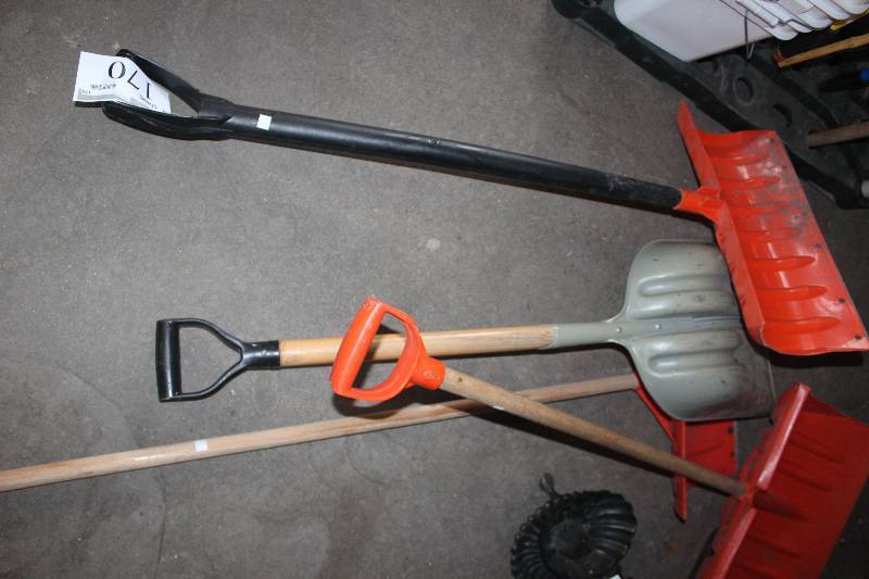 lot 170 image: Lot of (4) Snow Shovels