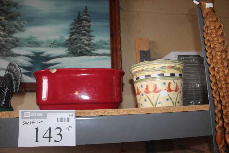 lot 143 image: Shelf Lot of Decorations
