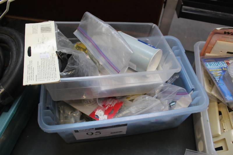 lot 95 image: Box Lot of Household Items