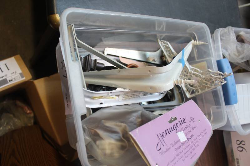 lot 87 image: Box Lot of Shelving Brackets