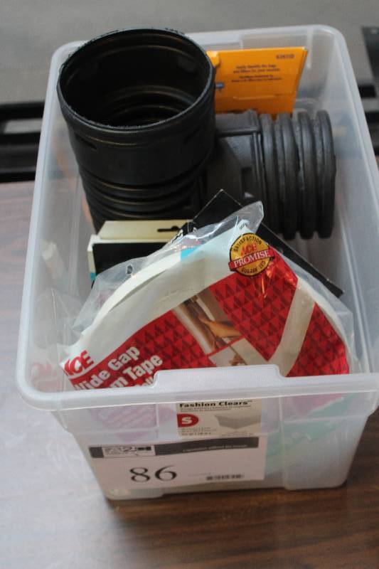 lot 86 image: Box Lot of Household Items