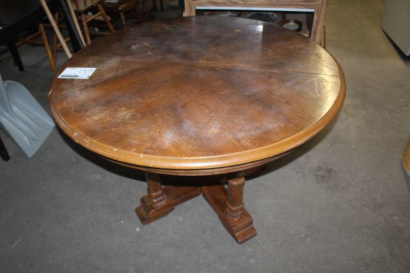 lot 42 image: Dining Table with 2 Leafs, Cover