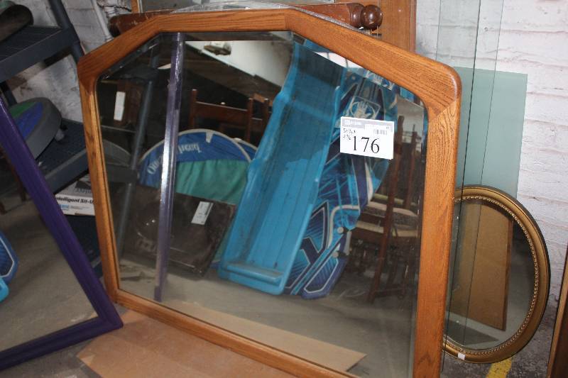 lot 176 image: Mirror